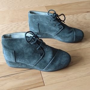 NWOT Toms Gray Suede Wedge Shoes